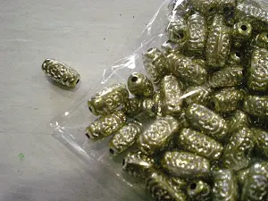 Намистини пластикові