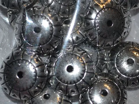 Намистини пластикові