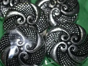 Намистини пластикові