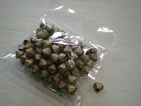 Намистини пластикові