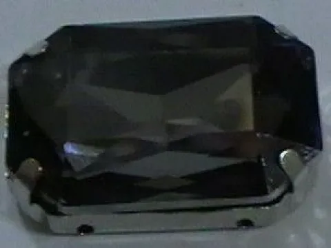 Камінь в оправі