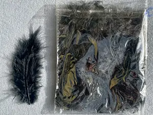 Перо пухнасте