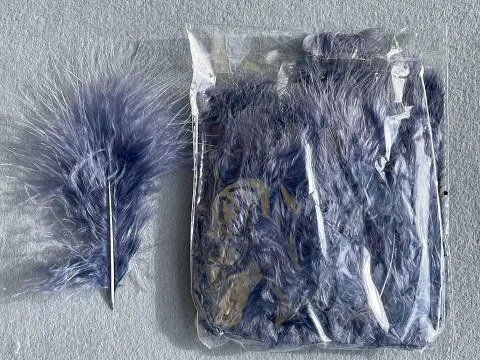 Перо пухнасте