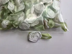 Атласна трояндочка