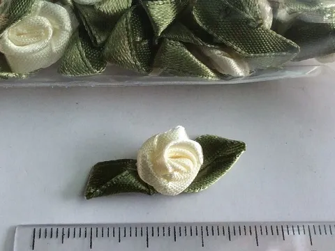 Атласная розочка