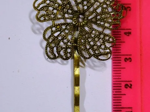 Невидимка з основою