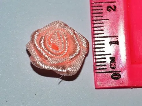 Атласна трояндочка