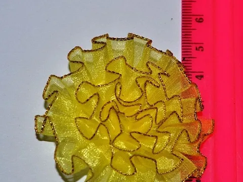 Квітка з органзи