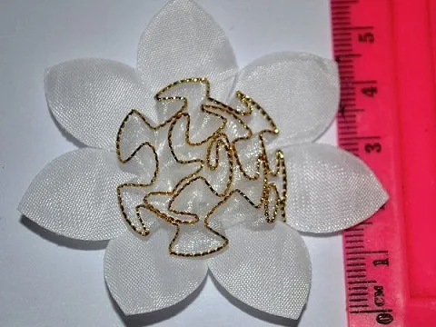 Квітка з органзи