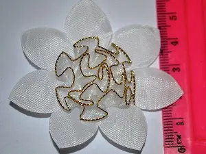 Квітка з органзи