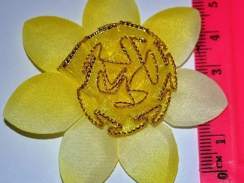 Квітка з органзи
