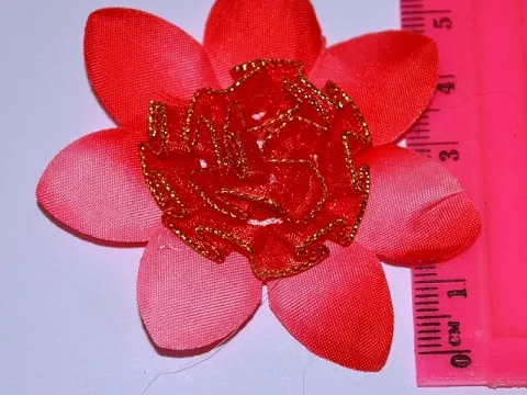 Квітка з органзи