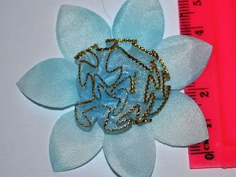 Цветок из органзы