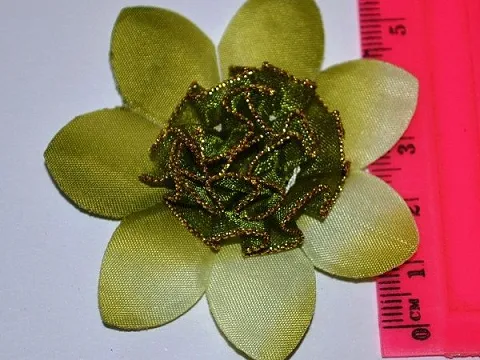 Цветок из органзы