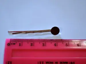 Невидимка з основою