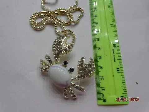 Кулон на ланцюгу