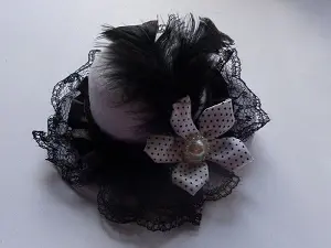 Капелюшок з шпилькою