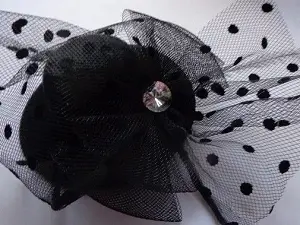 Капелюшок з шпилькою