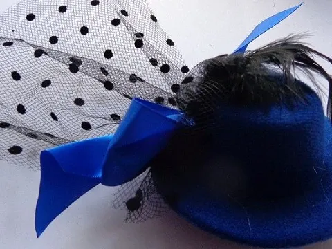 Капелюшок з шпилькою