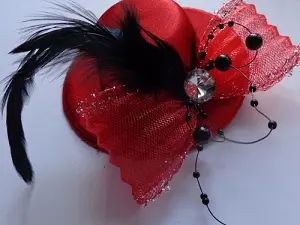 Капелюшок з шпилькою