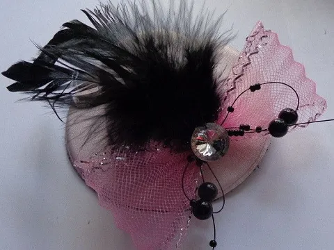 Капелюшок з шпилькою