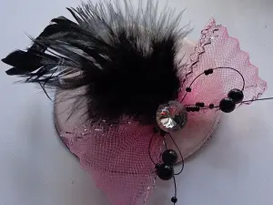 Капелюшок з шпилькою