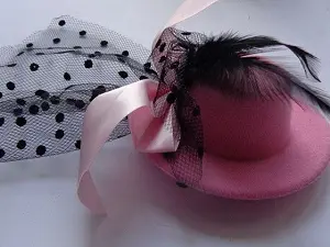 Капелюшок з шпилькою