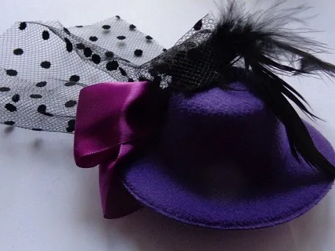 Капелюшок з шпилькою