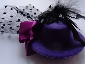 Капелюшок з шпилькою