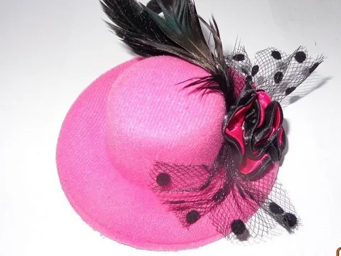 Капелюшок з шпилькою