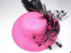 Капелюшок з шпилькою