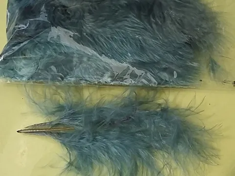 Перо пухнасте