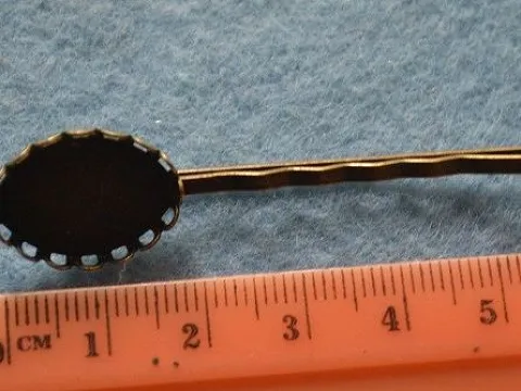 Невидимка з основою