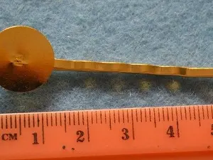 Невидимка з основою