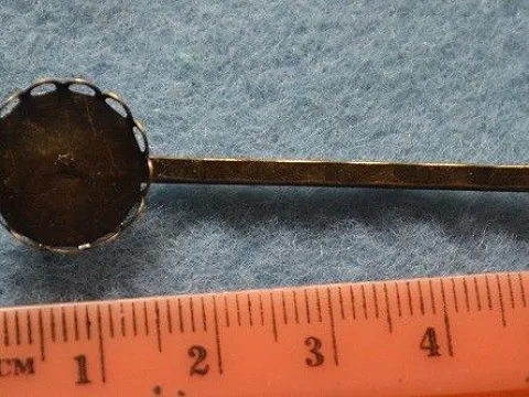 Невидимка з основою