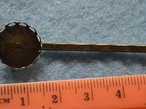 Невидимка з основою