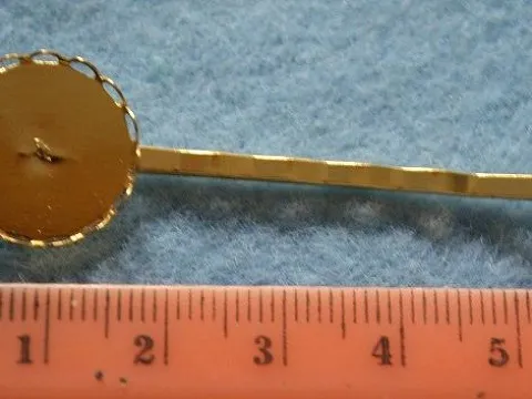 Невидимка з основою