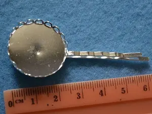 Невидимка з основою