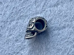 Бусина Череп