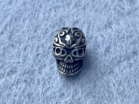 Бусина Череп