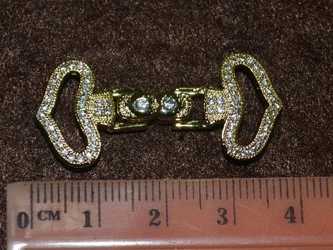 Застібка родованим