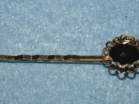 Невидимка з основою