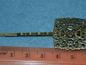 Невидимка з основою