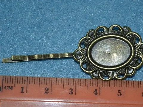 Невидимка з основою