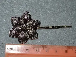 Невидимка з основою