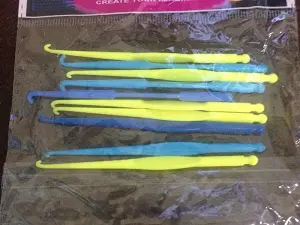 пластикові гачки