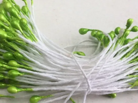 Тичинки на нитці