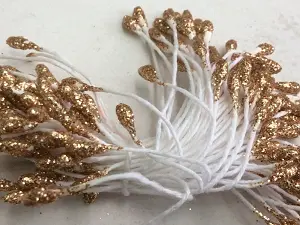 Тичинки на нитці