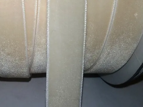 Велюрова стрічка