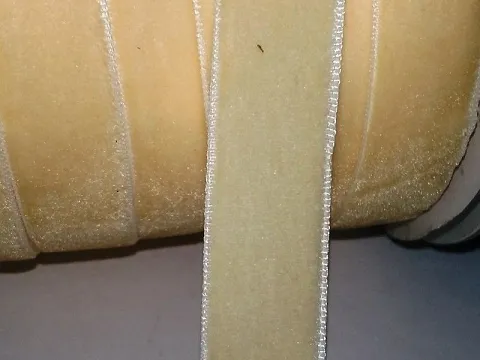 Велюрова стрічка